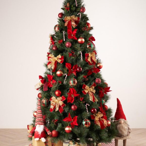 Traditional theme Christmas tree