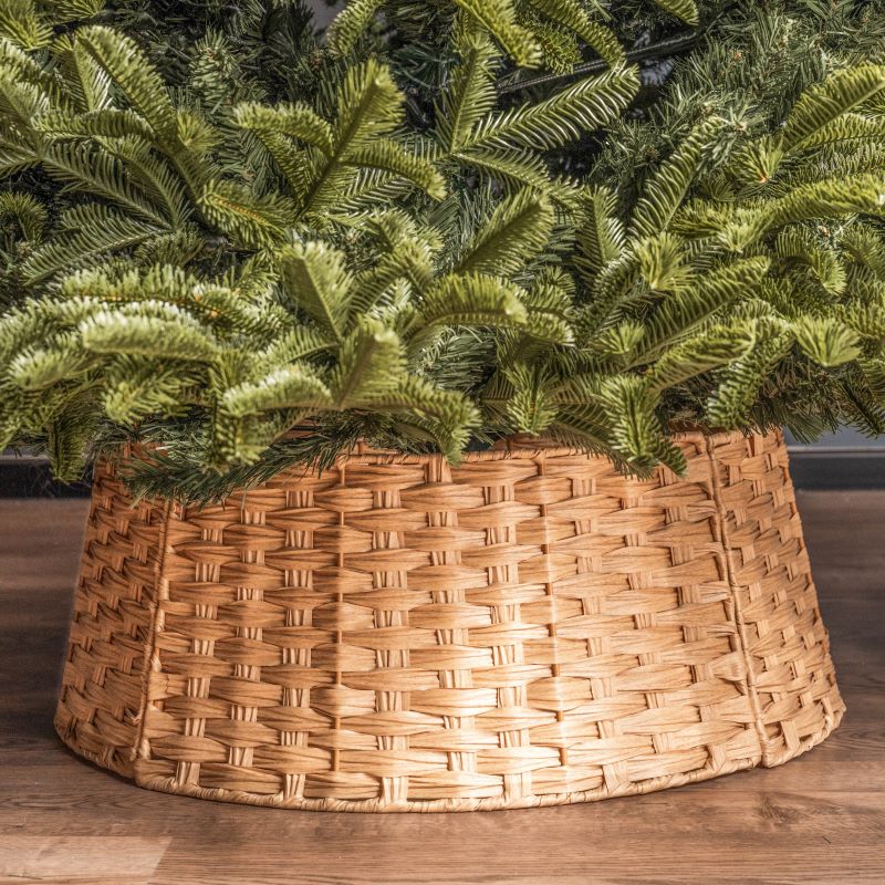 Honey-coloured Christmas tree collar