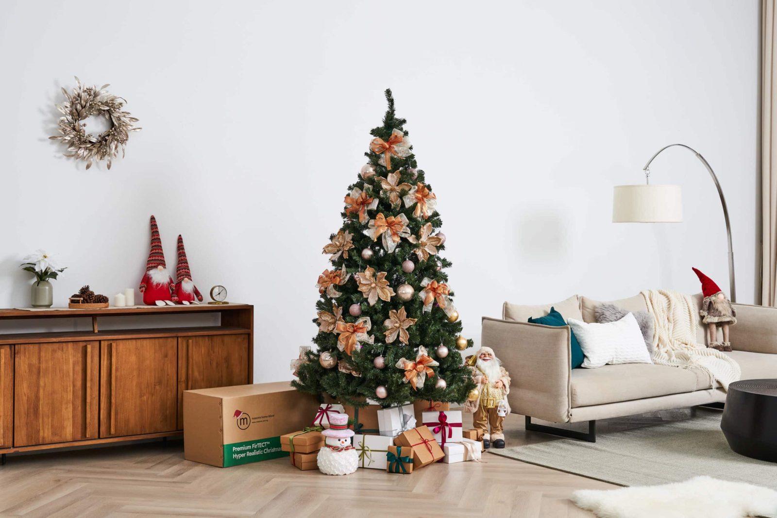 Gold and champagne gold themed Christmas tree