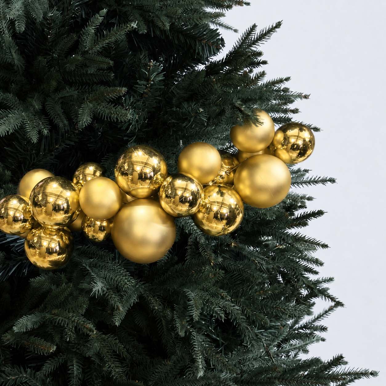 Jingleberry Bauble Garland - Gold